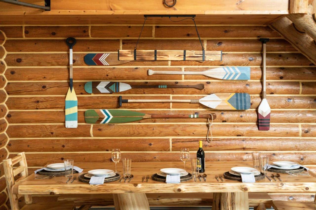 Luxe Riverfront Lodge With Kayaks - By Torch Lake! Rapid City エクステリア 写真